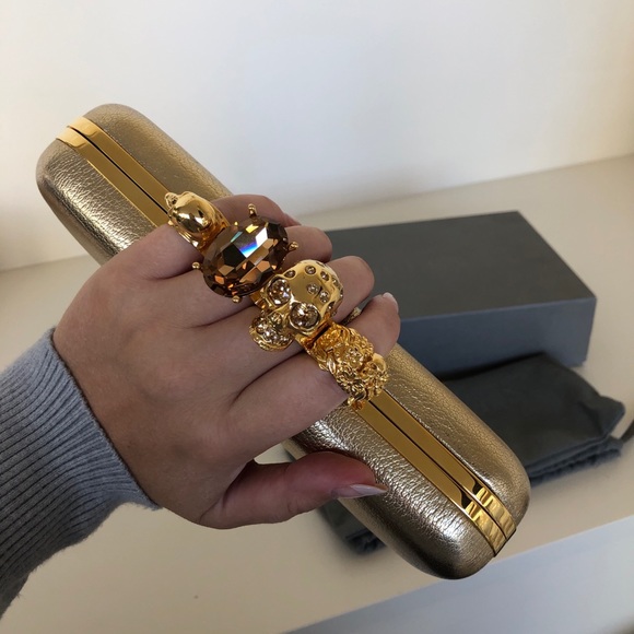 ☑️ SOLD ☑️ Alexander McQueen Skull Clutch - Picture 2 of 12